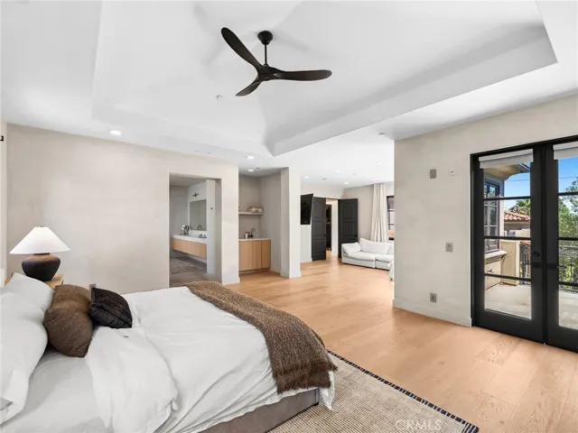 416 Holmwood Drive, Newport Beach, California 92663