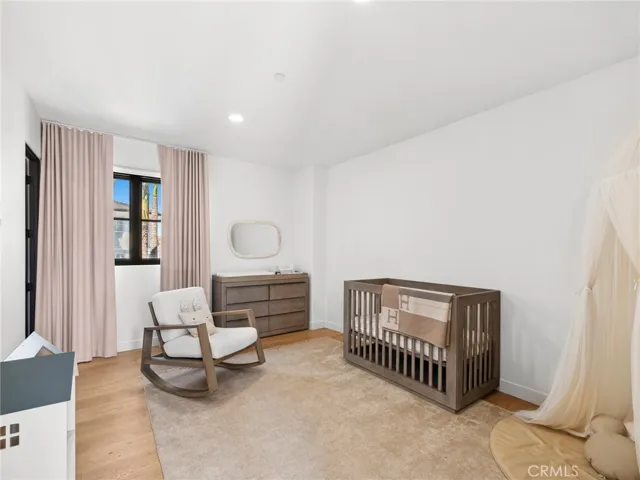 416 Holmwood Drive, Newport Beach, California 92663