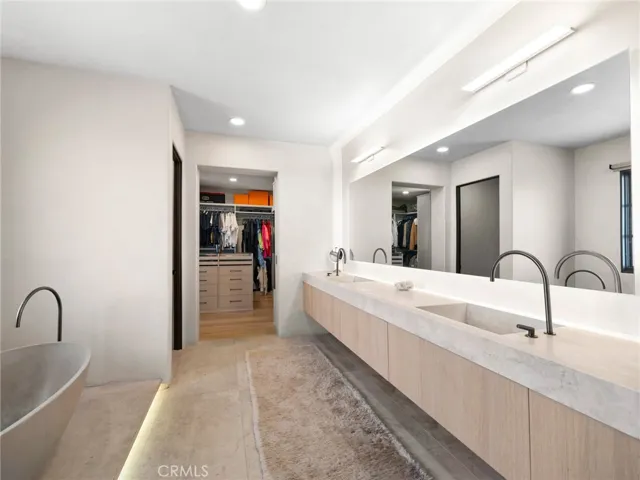 416 Holmwood Drive, Newport Beach, California 92663