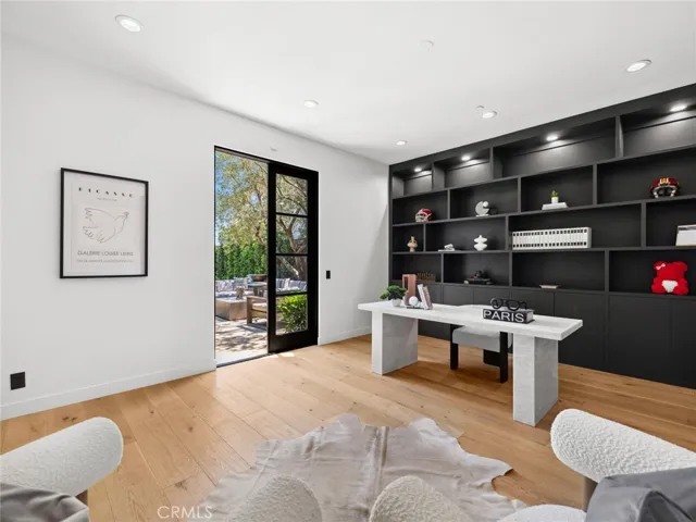 416 Holmwood Drive, Newport Beach, California 92663