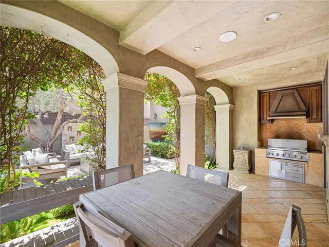 416 Holmwood Drive, Newport Beach, California 92663