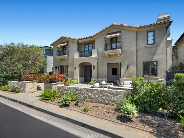 416 Holmwood Drive, Newport Beach, California 92663