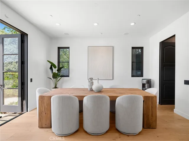 416 Holmwood Drive, Newport Beach, California 92663