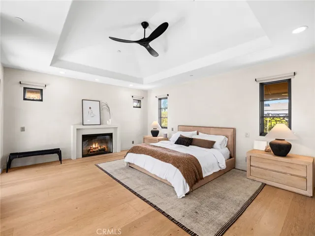 416 Holmwood Drive, Newport Beach, California 92663