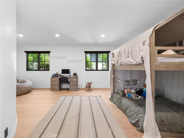 416 Holmwood Drive, Newport Beach, California 92663