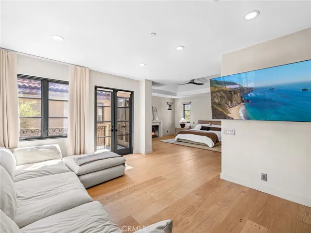 416 Holmwood Drive, Newport Beach, California 92663