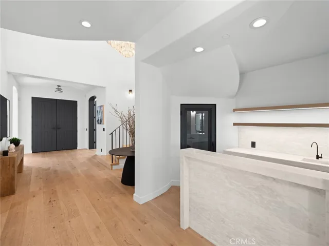 416 Holmwood Drive, Newport Beach, California 92663