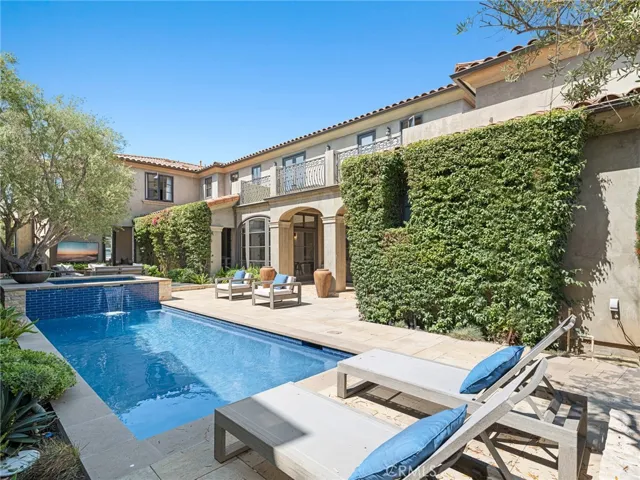 416 Holmwood Drive, Newport Beach, California 92663