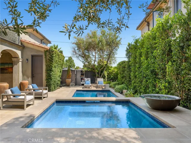 416 Holmwood Drive, Newport Beach, California 92663