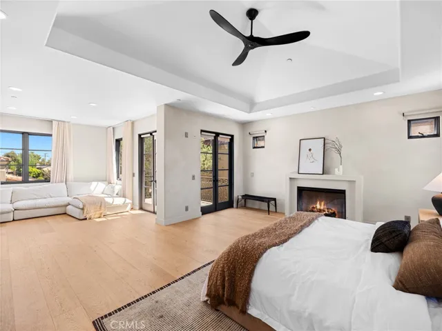 416 Holmwood Drive, Newport Beach, California 92663
