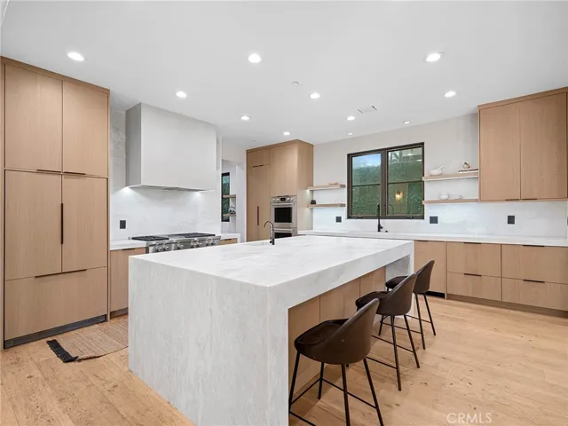 416 Holmwood Drive, Newport Beach, California 92663