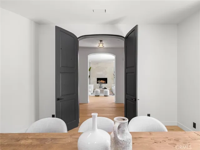 416 Holmwood Drive, Newport Beach, California 92663