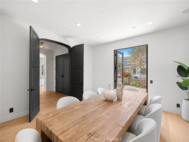 416 Holmwood Drive, Newport Beach, California 92663