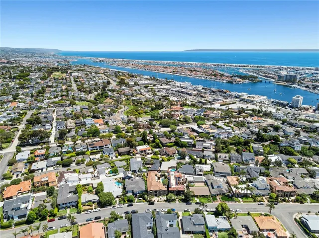 416 Holmwood Drive, Newport Beach, California 92663