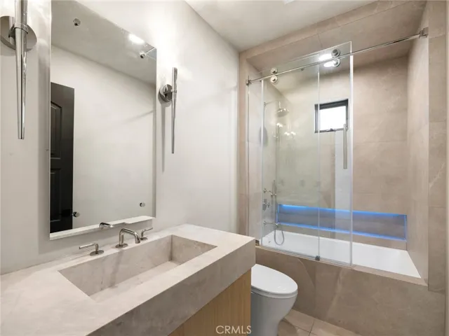 416 Holmwood Drive, Newport Beach, California 92663