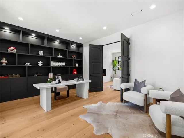 416 Holmwood Drive, Newport Beach, California 92663