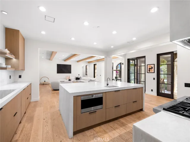 416 Holmwood Drive, Newport Beach, California 92663