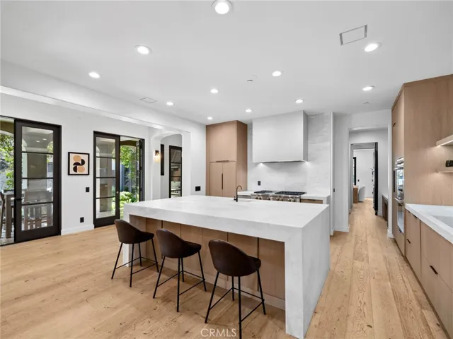 416 Holmwood Drive, Newport Beach, California 92663
