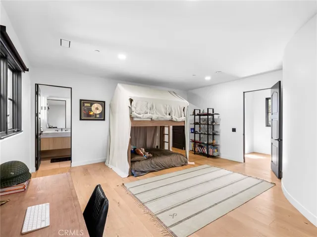 416 Holmwood Drive, Newport Beach, California 92663