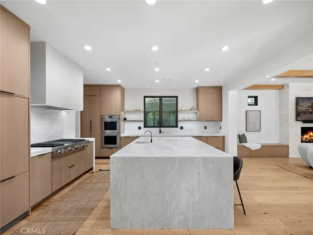 416 Holmwood Drive, Newport Beach, California 92663