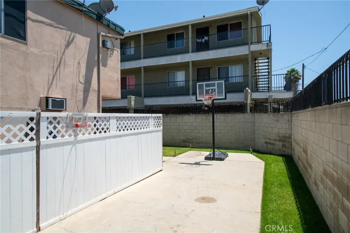 1381 Temple Avenue, Long Beach, California 90804