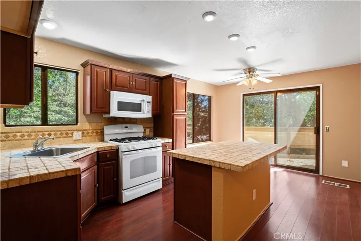 443 Davidson Lane, Crestline, California 92325