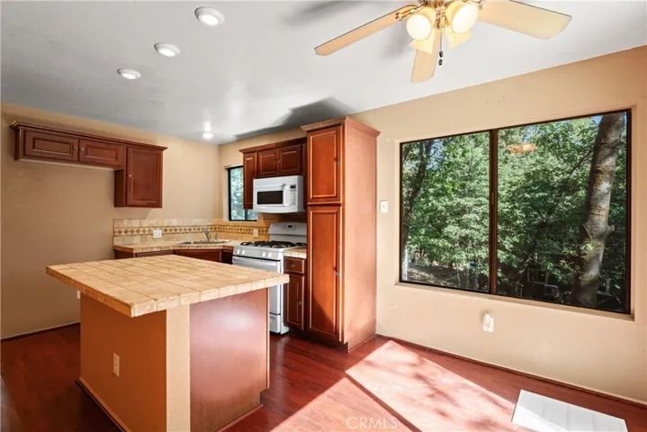 443 Davidson Lane, Crestline, California 92325