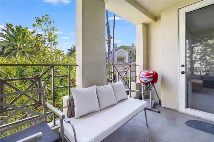 2243 Martin 217, Irvine, California 92612