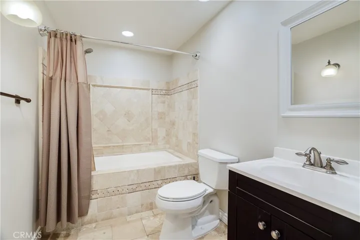 2243 Martin 217, Irvine, California 92612