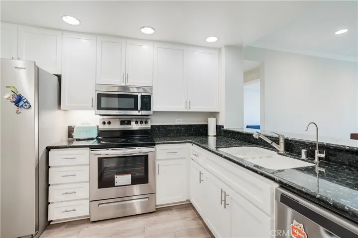 2243 Martin 217, Irvine, California 92612