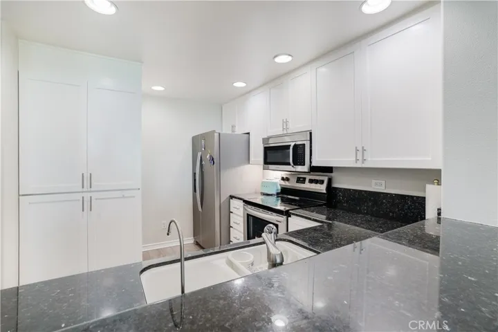 2243 Martin 217, Irvine, California 92612