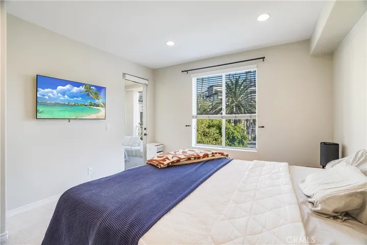 2243 Martin 217, Irvine, California 92612