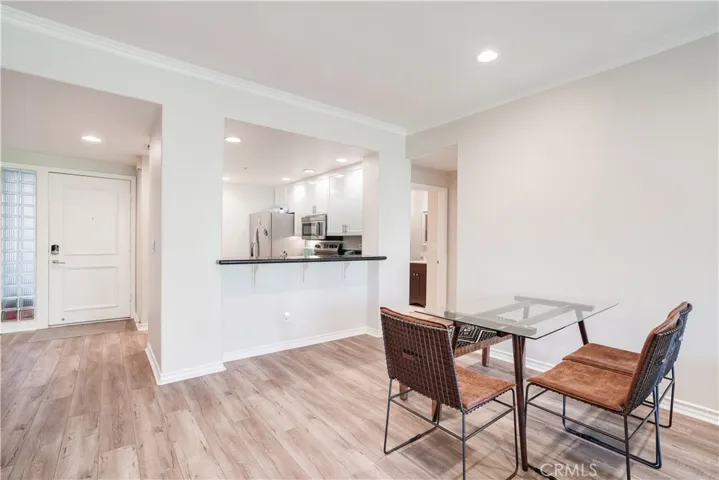 2243 Martin 217, Irvine, California 92612