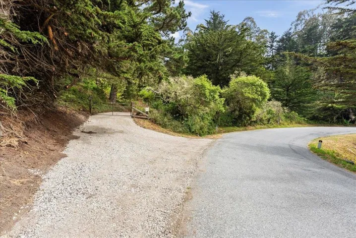 Entry to property from Stage Road, gated driveway.