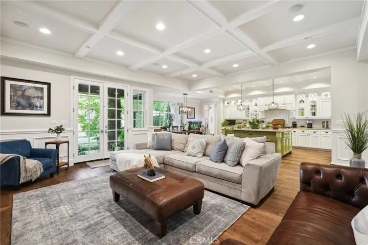 11546 Canton Drive, Studio City, California 91604