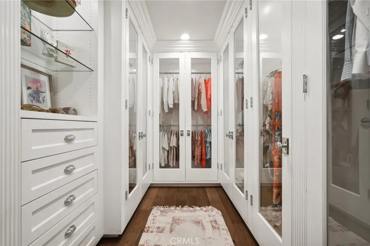 11546 Canton Drive, Studio City, California 91604