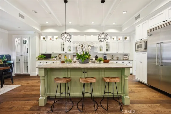 11546 Canton Drive, Studio City, California 91604