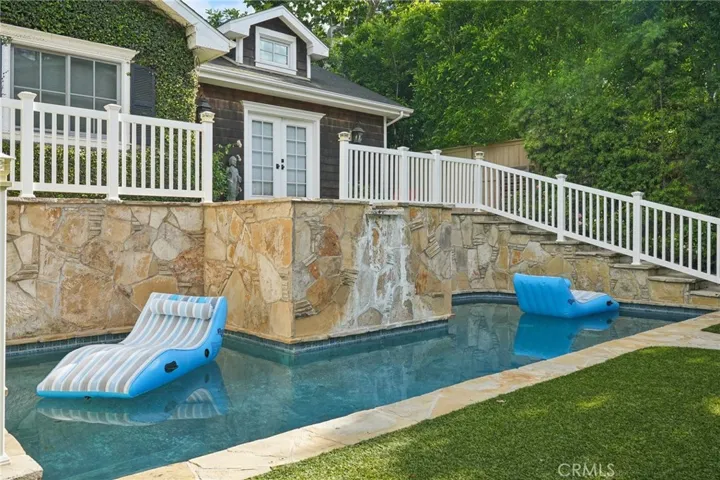 11546 Canton Drive, Studio City, California 91604