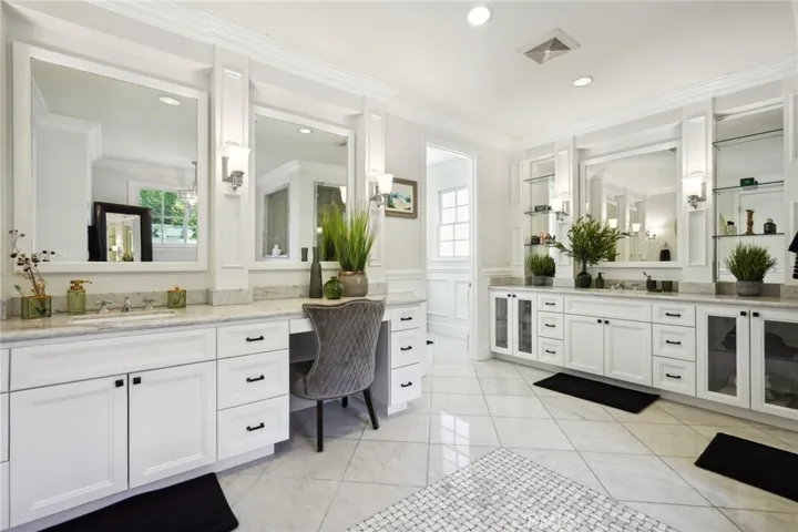 11546 Canton Drive, Studio City, California 91604