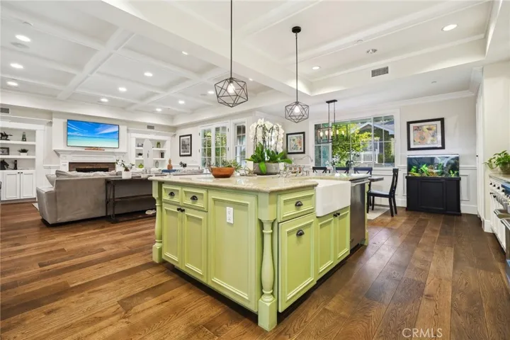 11546 Canton Drive, Studio City, California 91604