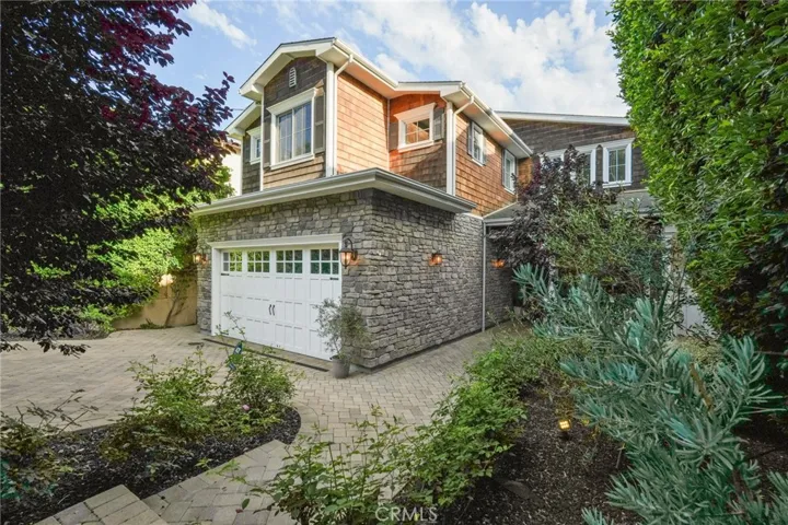 11546 Canton Drive, Studio City, California 91604
