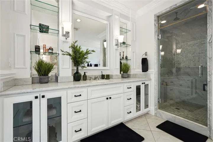 11546 Canton Drive, Studio City, California 91604