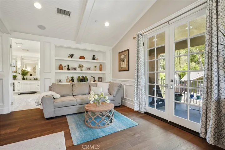 11546 Canton Drive, Studio City, California 91604