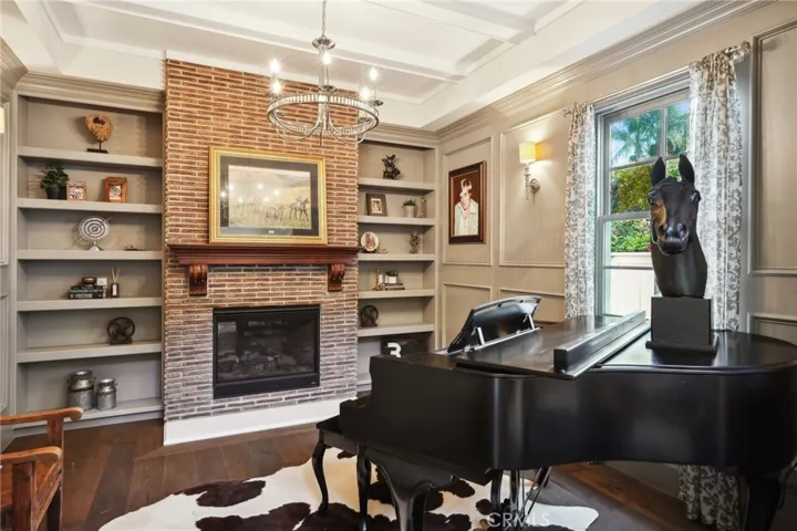 11546 Canton Drive, Studio City, California 91604