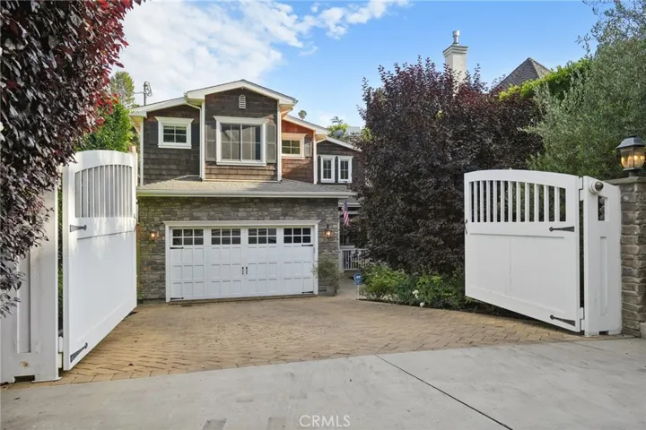 11546 Canton Drive, Studio City, California 91604