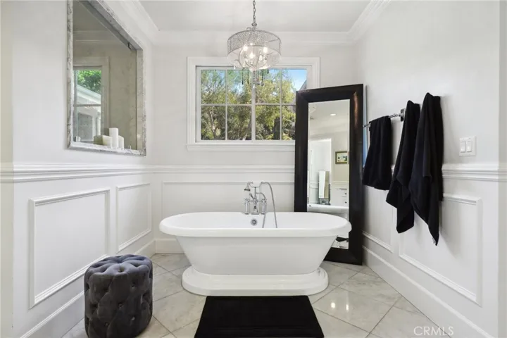 11546 Canton Drive, Studio City, California 91604