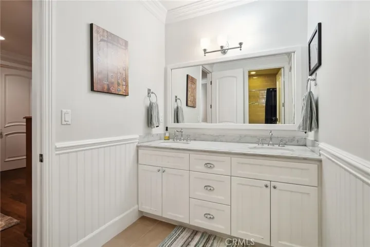 Downstairs Bedroom ensuite bath