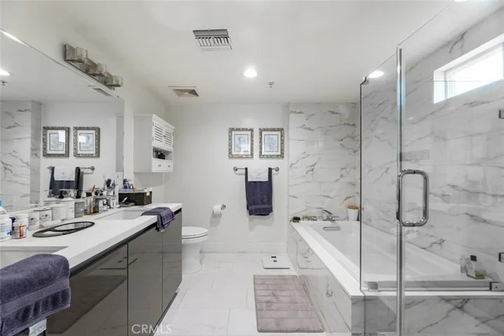 4374 Troost Avenue 101, Studio City, California 91604
