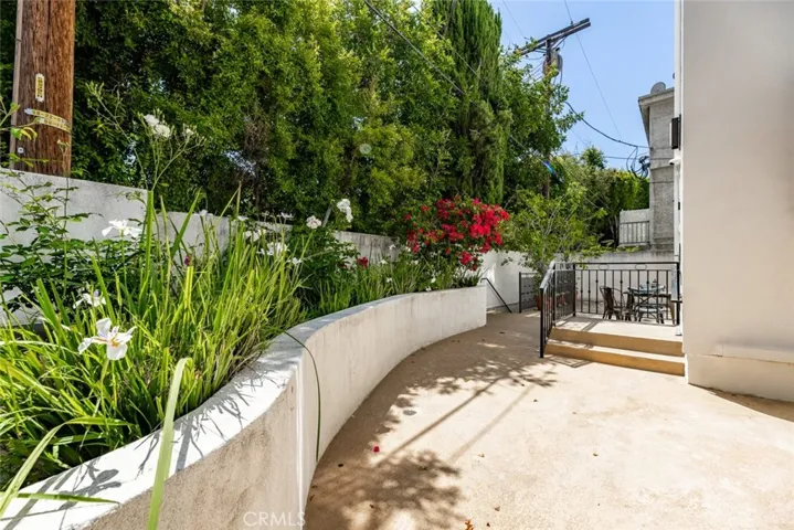 4374 Troost Avenue 101, Studio City, California 91604