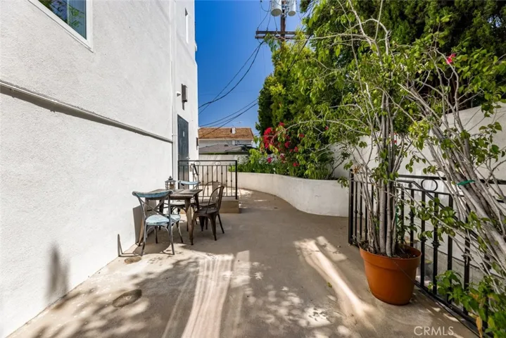 4374 Troost Avenue 101, Studio City, California 91604